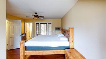 3 bedrooms, iron/ironing board, internet, bed sheets