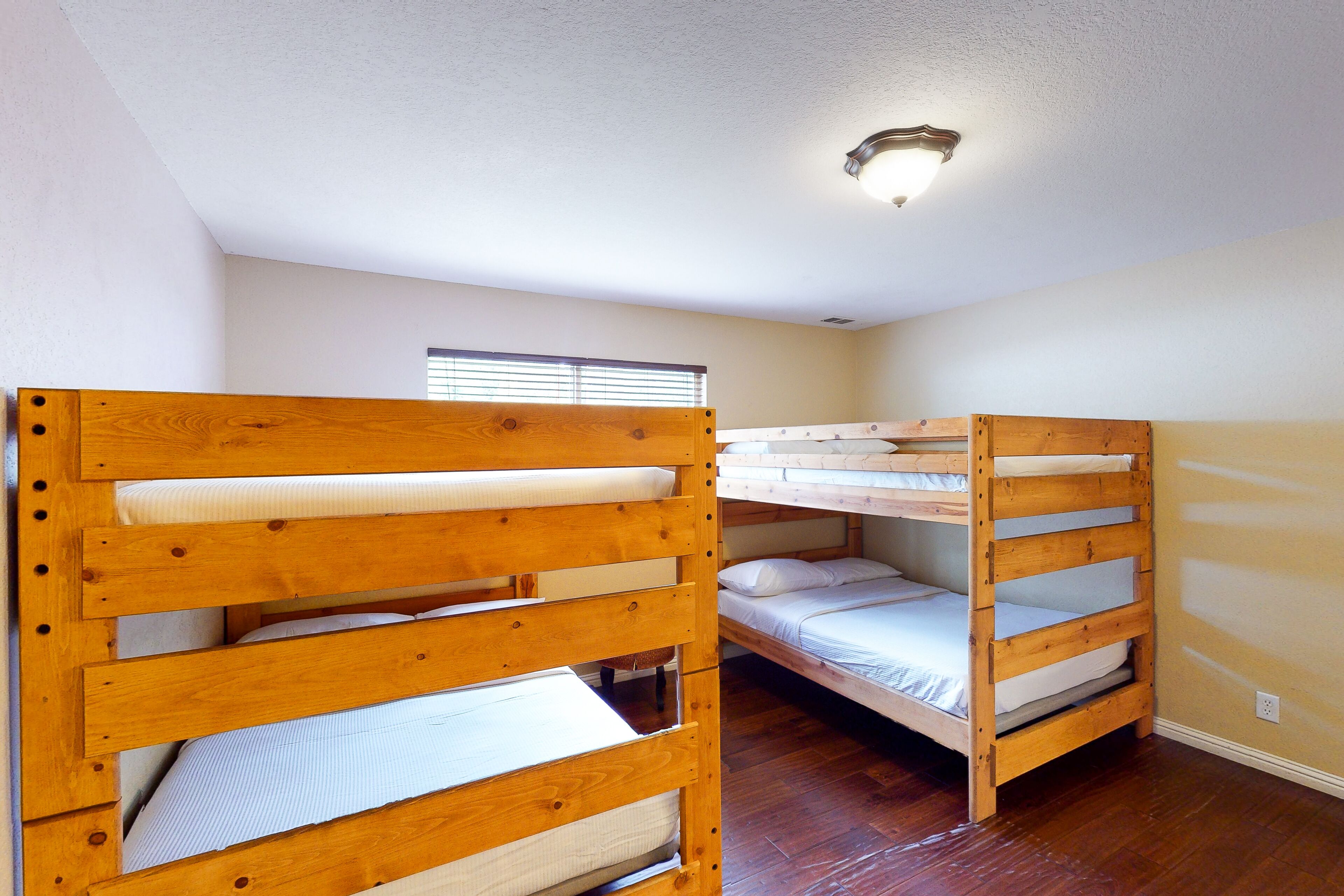 Pines Village home with large back deck & WiFi - walk to Bass Lake beach & docks