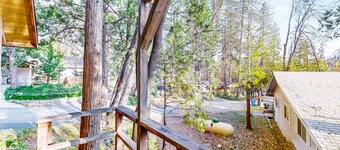 Cozy Bass Lake home in Willow Cove with fireplace, grill & deck