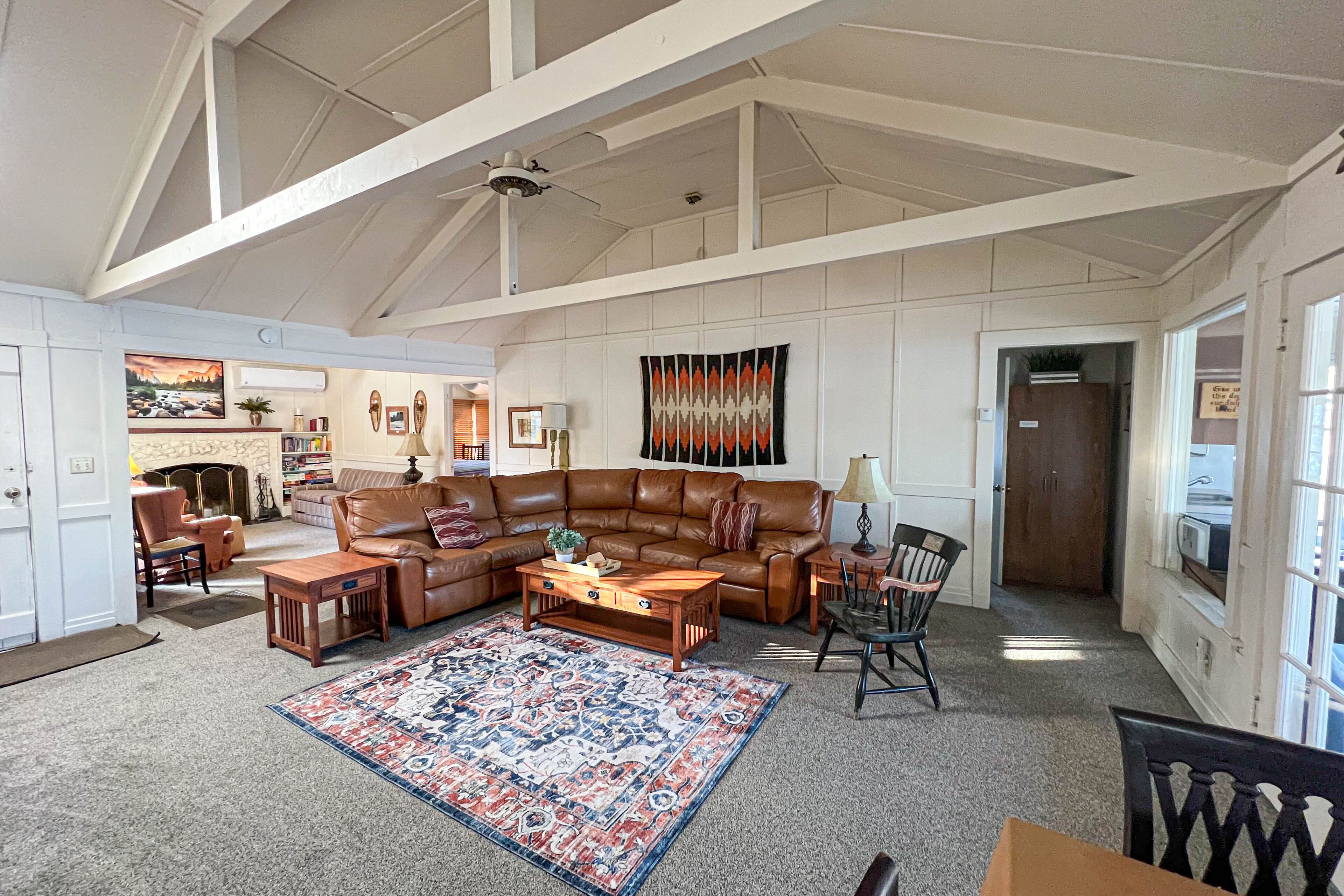 Rustic lakefront cabin with amazing views, private dock, & Ping-Pong