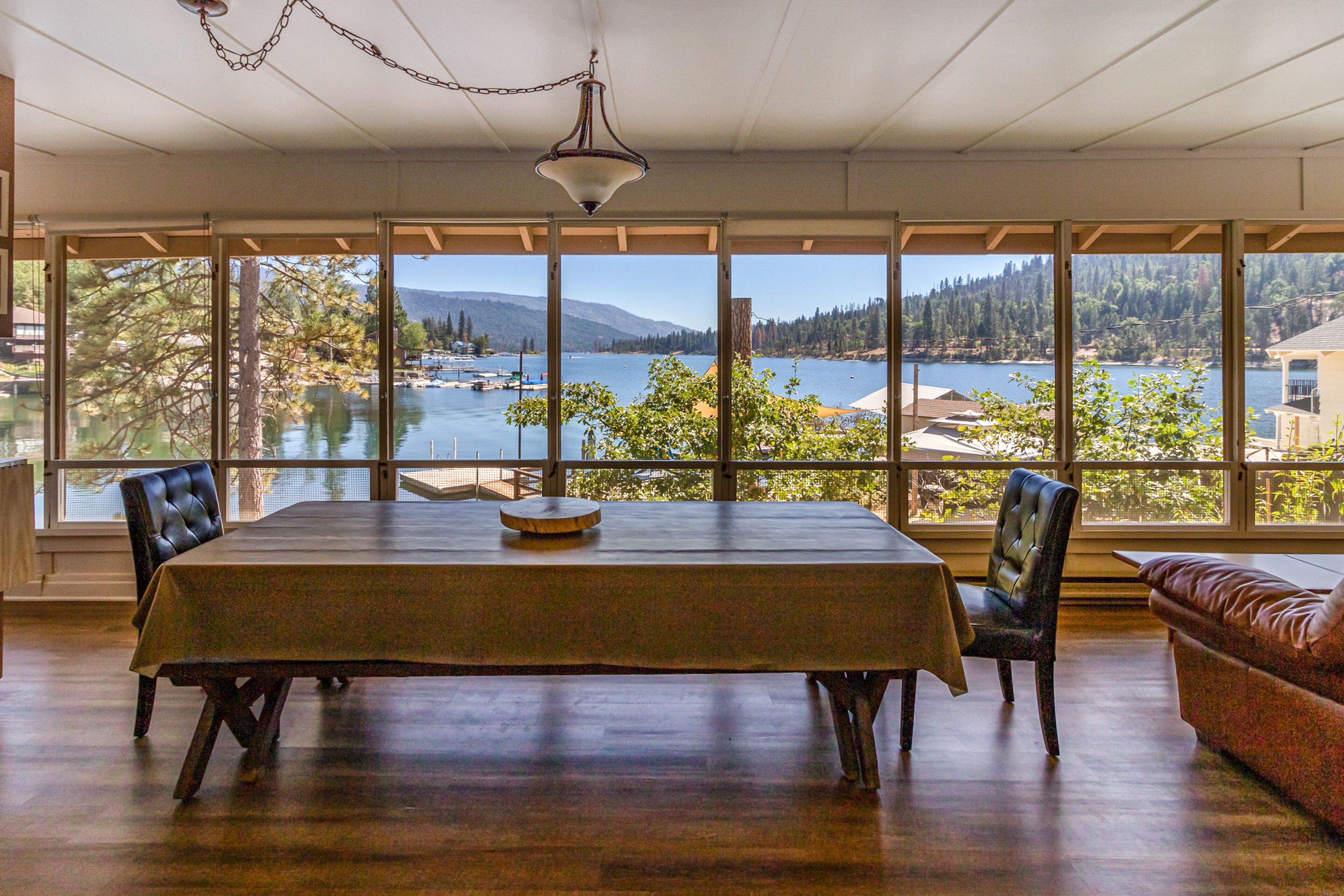 Rustic lakefront cabin with amazing views, private dock, & Ping-Pong