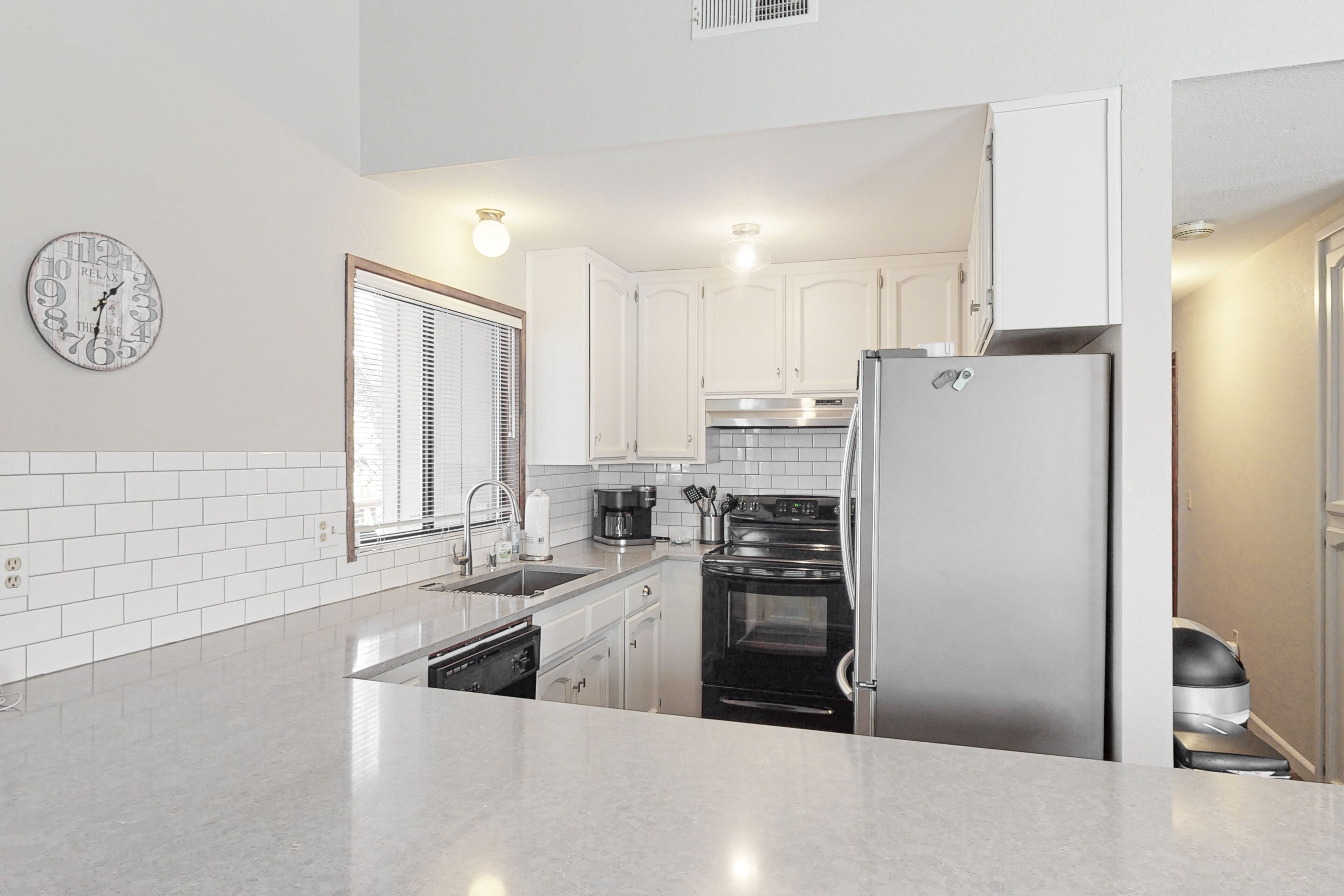 Updated Willow Cove cabin with boat slip & multiple decks - walk to Bass Lake