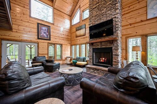 Sleeps 28! • Loaded w/ Amenities • Mins from Lake!