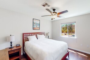 3 bedrooms, iron/ironing board, Internet, bed sheets