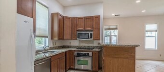 Waterfront! Guest House!