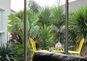 Property grounds - Beachside Rosebud Retreat with *Wheelchair access* (Rosebud)