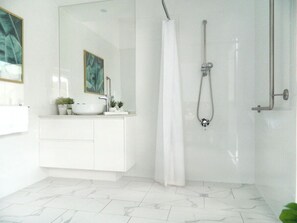 Hair dryer, towels - Beachside Rosebud Retreat with *Wheelchair access* (Rosebud)