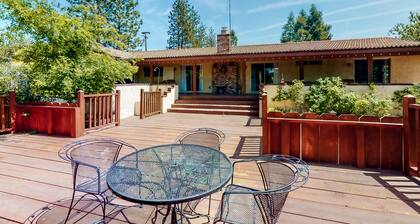 Beautiful private home gas grill, washer/dryer, central A/C