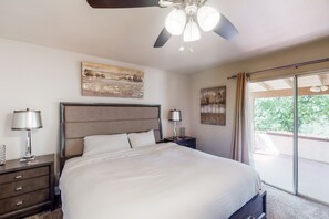 4 bedrooms, iron/ironing board, internet, bed sheets