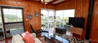 Large Family Beach House - Long stays discounted