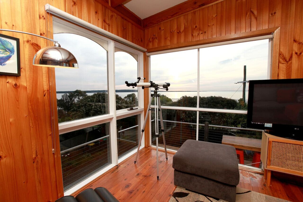 Televisor intel·ligent, llar de foc, videojocs i estèreo 