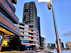 Exterior - Riverside Views Melbourne - WiFi-Netflix (Docklands)