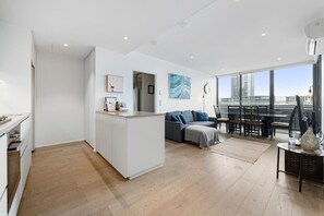 Smart TV - Riverside Views Melbourne - WiFi-Netflix (Docklands)