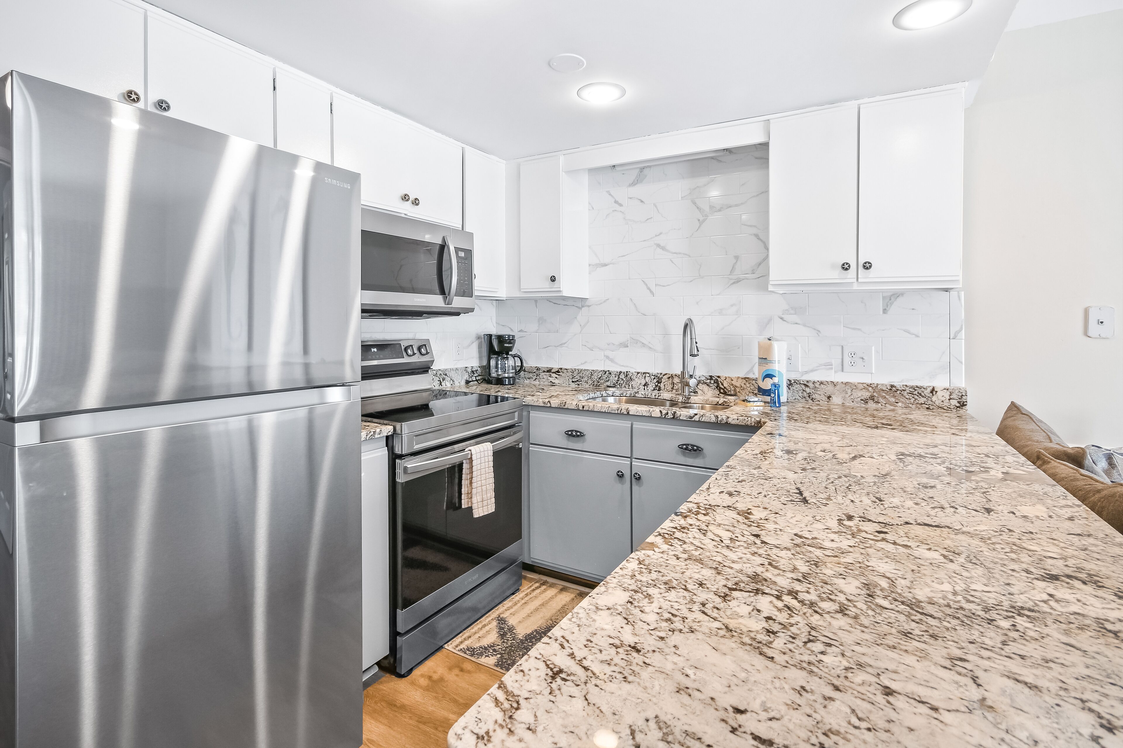 Condo near the beach with fast WiFi, washer/dryer, central AC & pool