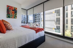 1 Schlafzimmer, Schreibtisch, Bügeleisen/Bügelbrett, Reisekinderbett