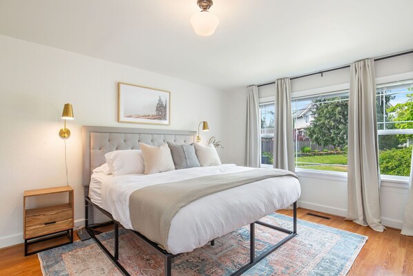 6 bedrooms, desk, iron/ironing board, free WiFi