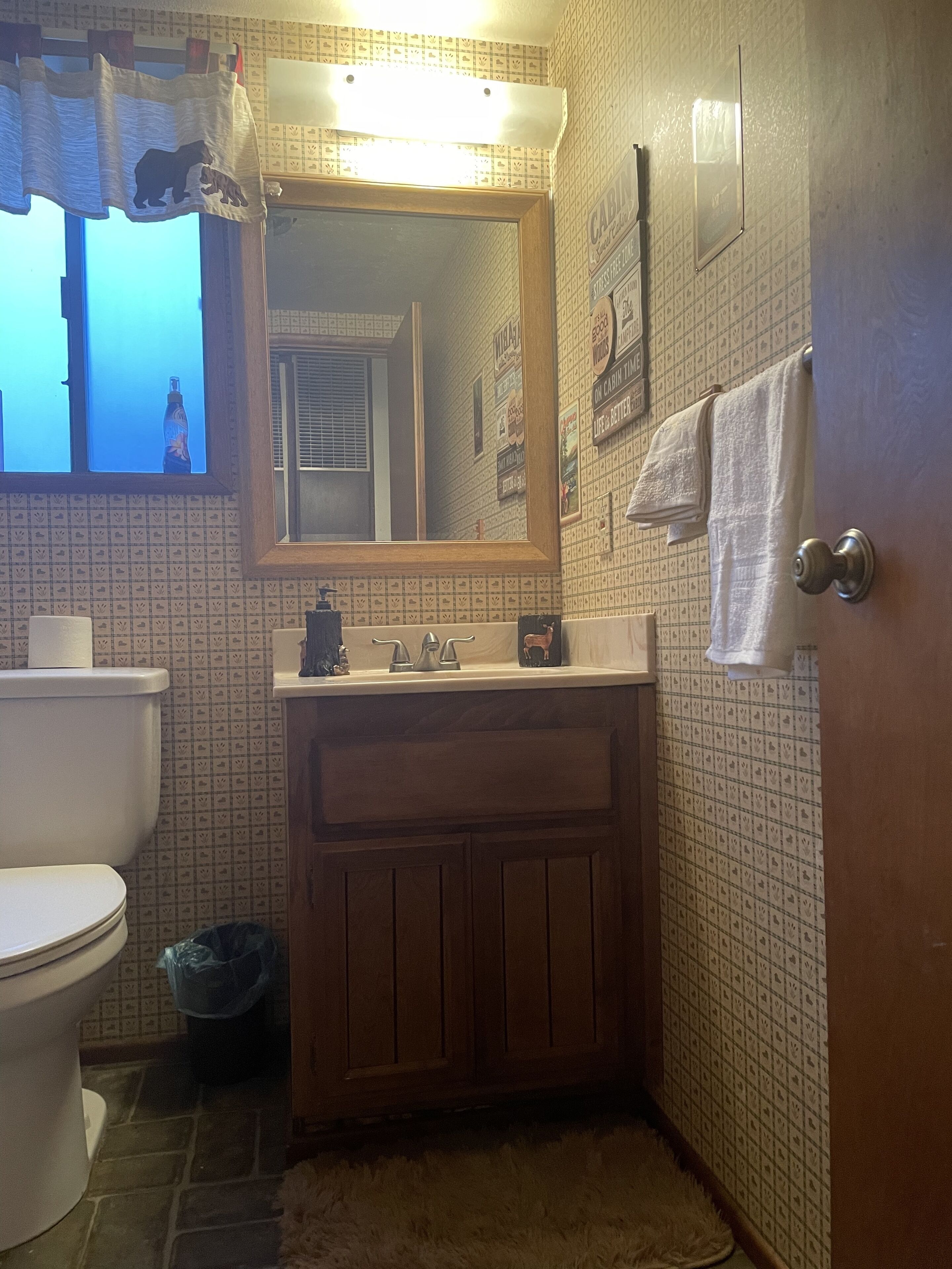 Cozy quiet cabin-within reach to all attractions