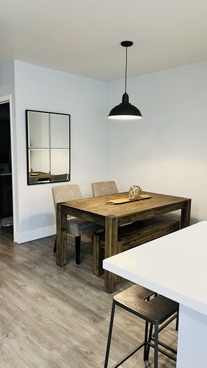 Dining  - Key1_Stunning 1Bed Apto mins from the Beach (Fort Lauderdale)