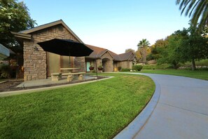 Exterior - Luxury Suite "C" (Redlands)