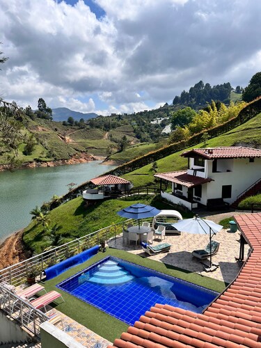 beautiful & relaxing lake house !