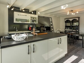 Køleskab, mikrobølgeovn, ovn, kogeplade