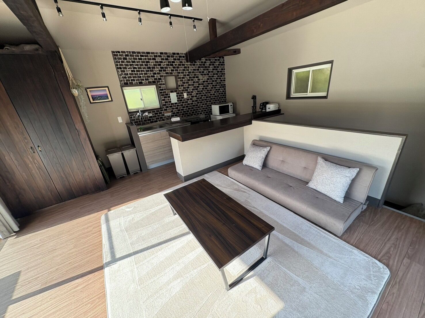 Standard Apartment | Living area | 32-inch flat-screen TV with cable channels, TV