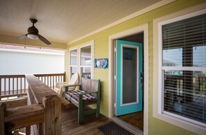 Property grounds - Outstanding Oceanview Oasis*Steps from Beach*3BR (Crystal Beach)