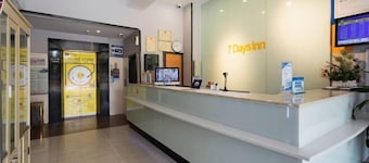 7Days Inn Shenzhen Shajing Metro Station public square