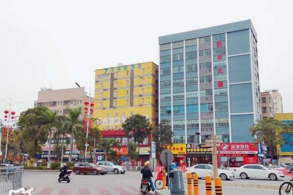 Exterior - 7Days Inn Shenzhen Shajing Metro Station public square (Shenzhen)