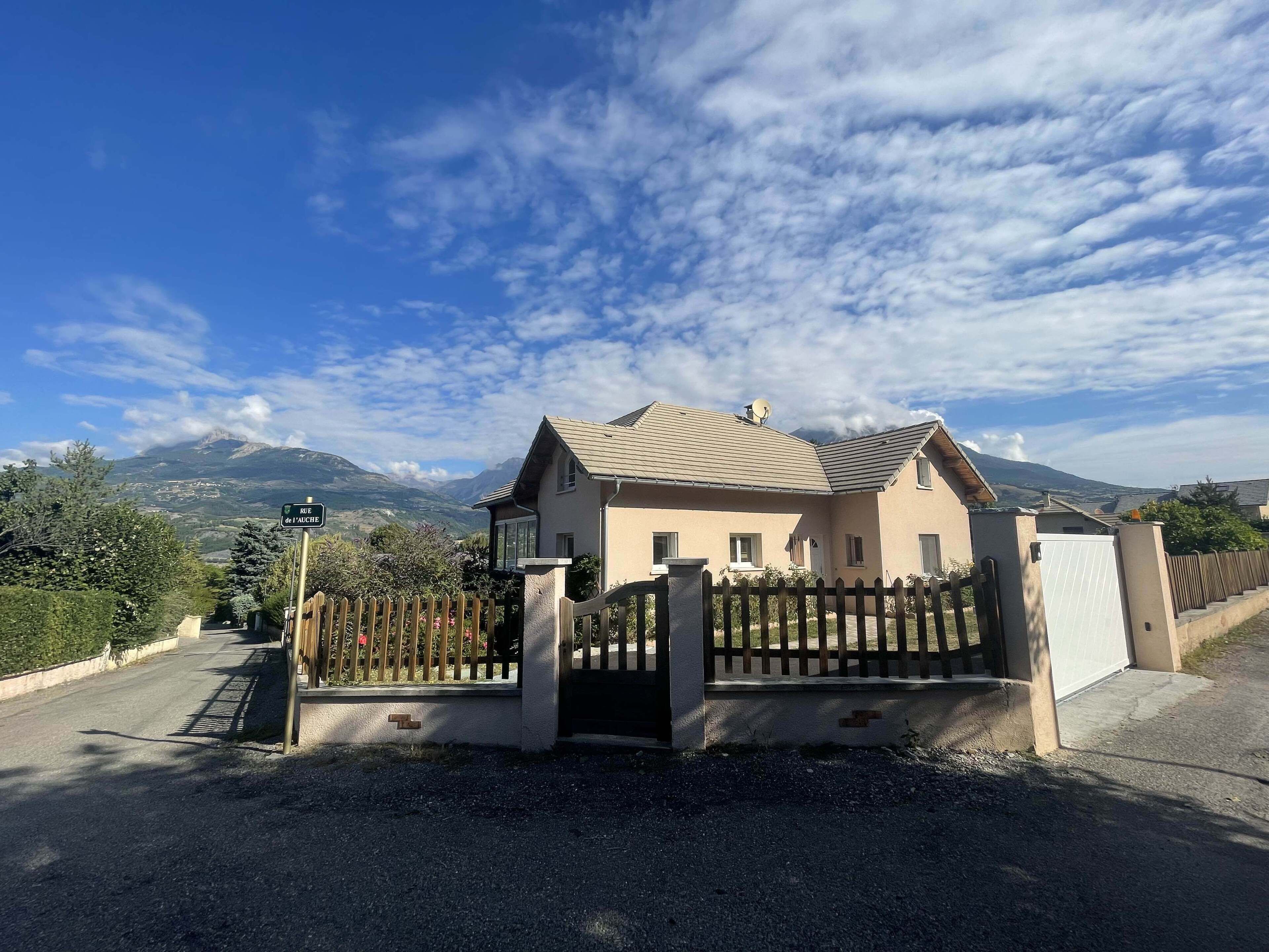 Villa 16pers. jacuzzi closed ground parking near lake and mountain