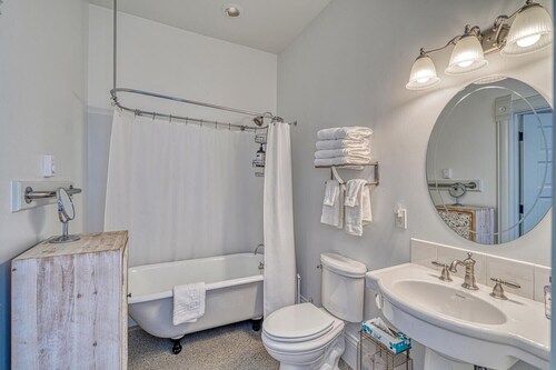 Historic Palace Hotel Suite 305