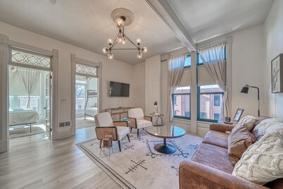 Historic Palace Hotel Suite 305