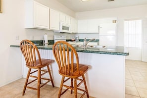 Fridge, microwave, oven, stovetop - Pool | WiFi | Lake Front| Sleeps 8 | MM 13 (312DC) (Village of Four Seasons)