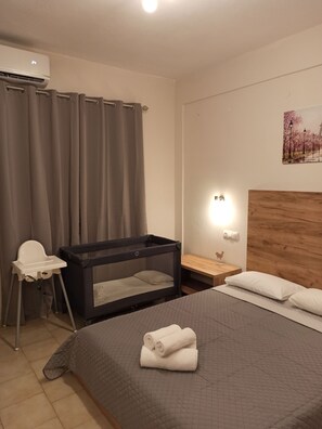 1 bedroom, iron/ironing board, free internet, bed sheets