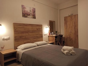 1 bedroom, iron/ironing board, free internet, bed sheets