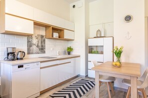 Kühlschrank, Herdplatte, Geschirrspüler