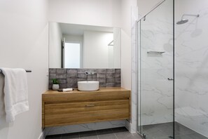 Two Bed Two Bath Apartment With Parking | Bathroom | Shower, free toiletries, hair dryer, towels - Urban Rest Port Adelaide Apartments (Port Adelaide)