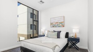 Three Bedroom Townhouse With Parking | 다리미/다리미판, 무료 WiFi, 침대 시트