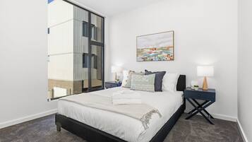 Three Bedroom Townhouse With Parking | Iron/ironing board, free WiFi, bed sheets