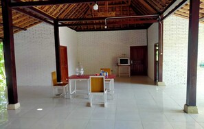 Family dining - ABIYASA HOMESTAY SYARIAH (Srimulyo)