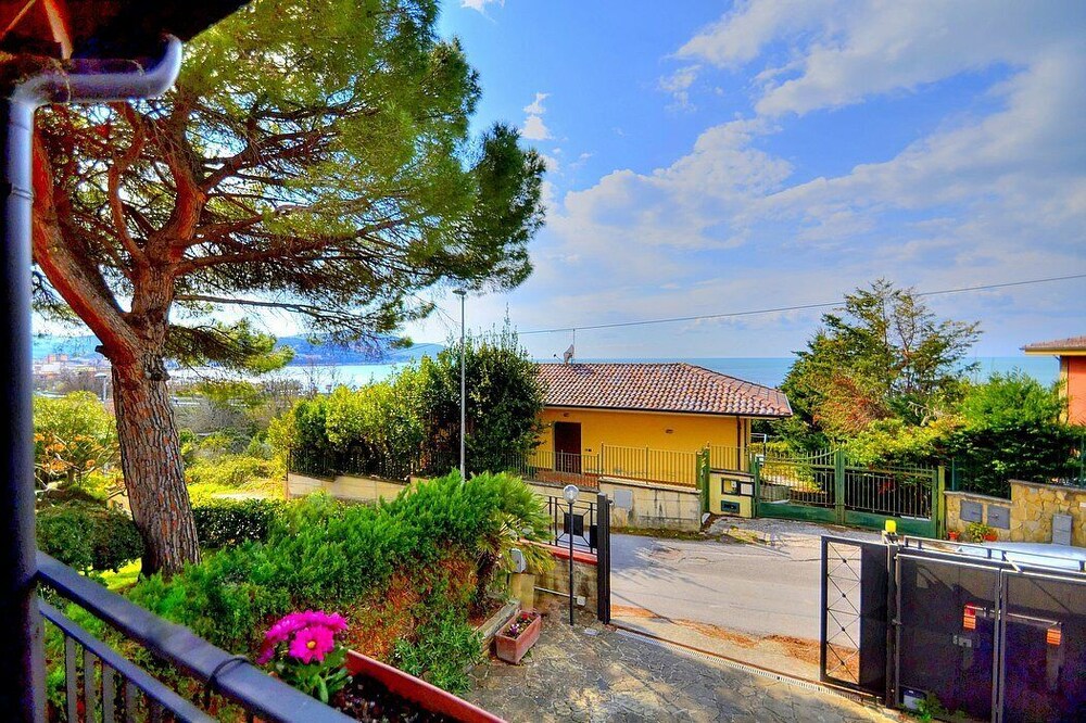 Villa Nives: A spacious three-story villa situated at a short distance from the beach, with Free WI-FI.