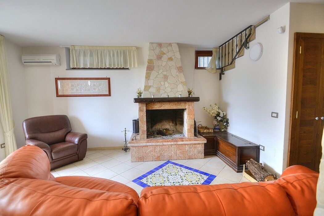 Villa Nives: A spacious three-story villa situated at a short distance from the beach, with Free WI-FI.