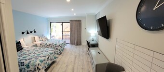 Satellite Motel - The Hideaway 125