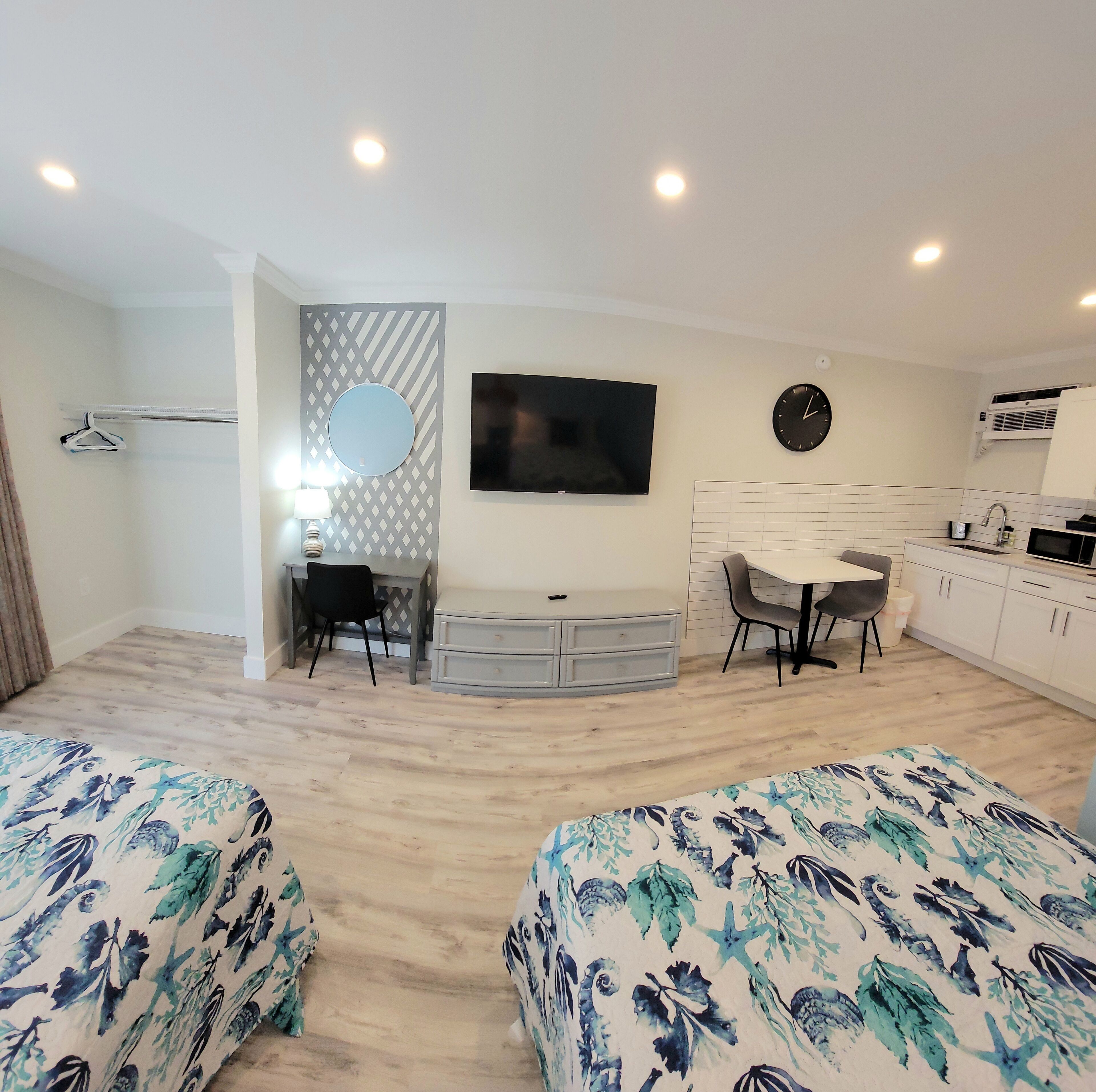 Satellite Motel - The Hideaway 125