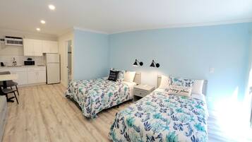 1 slaapkamer, een strijkplank/strijkijzer, beddengoed