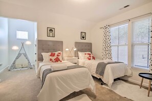 4 bedrooms, desk, iron/ironing board, Internet - Near Bethany Beach: Family Home w/ Patio & BBQ (Ocean View)
