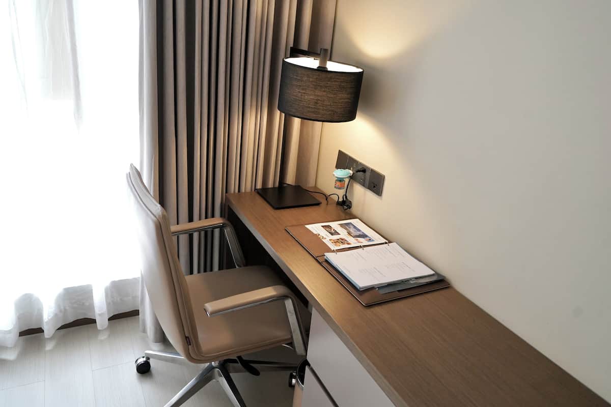 Deluxe Twin Room | 1 bedroom, in-room safe, desk, laptop workspace