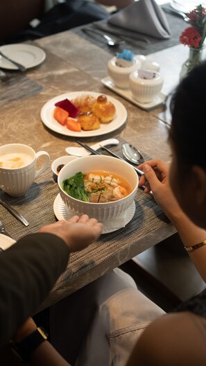 Frokostbuffé hver dag (USD 15 per person)