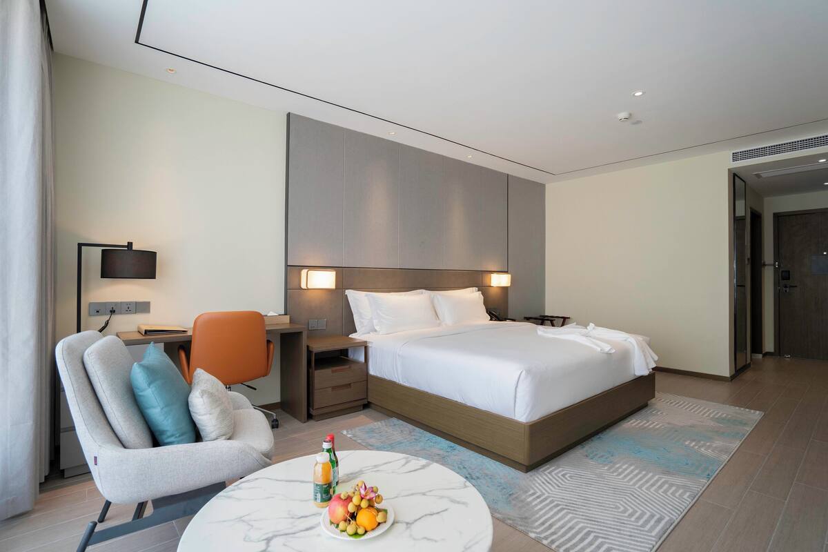 One Bedroom Deluxe | In-room safe, desk, laptop workspace, soundproofing