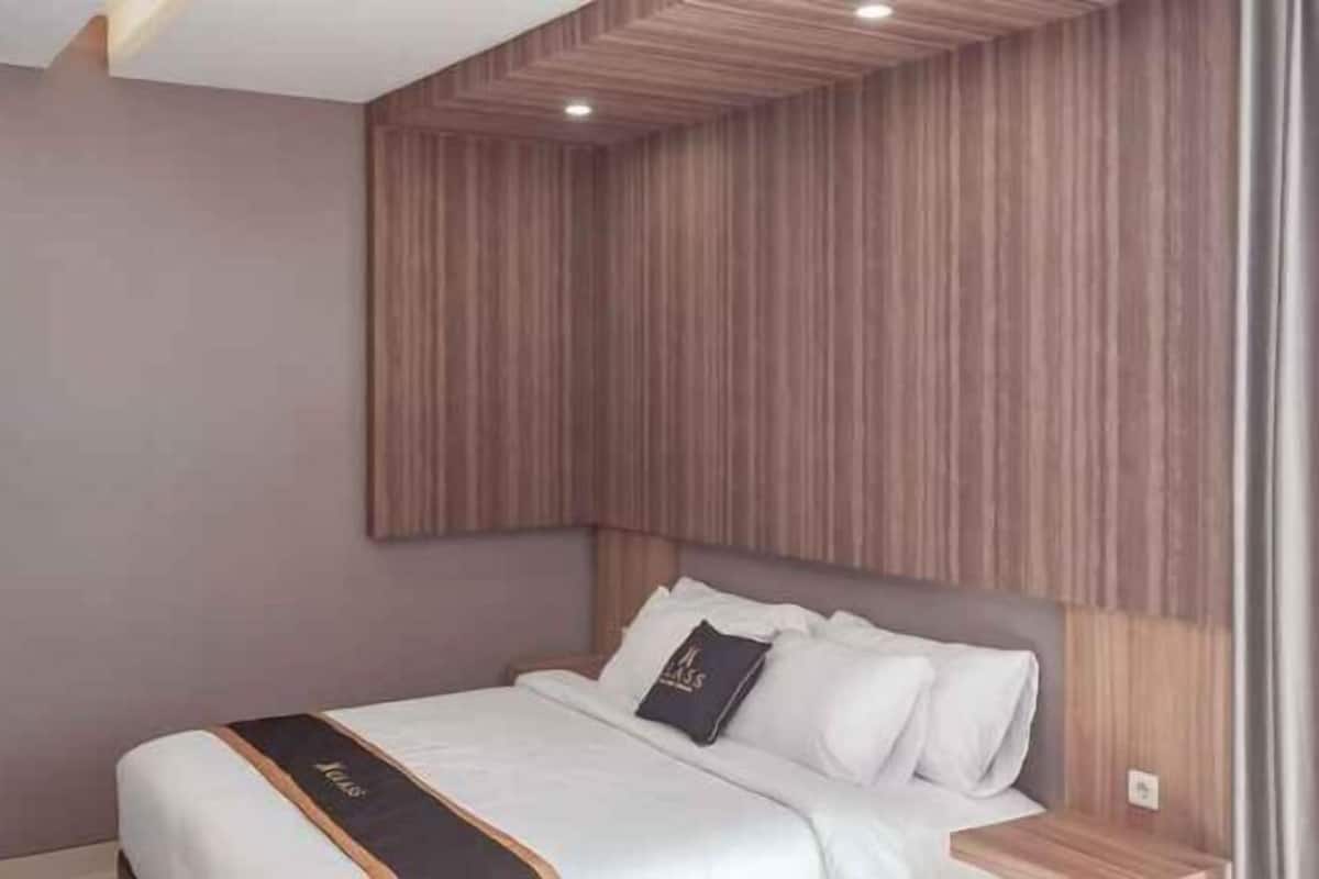 1 bedroom, desk, blackout drapes, free WiFi
